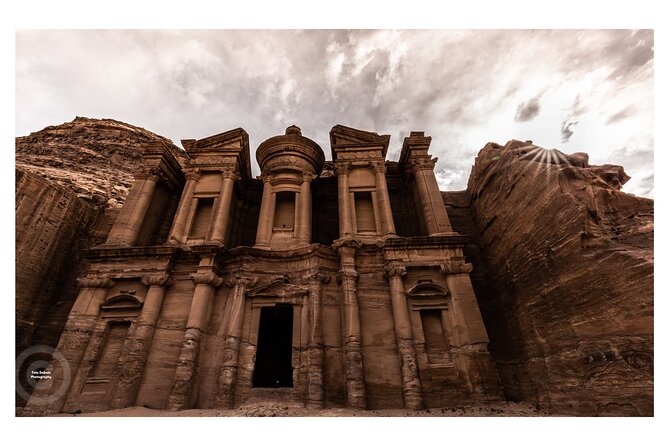 2-Day Jordan Guided Tour Petra, Wadi Rum and Dead Sea - Morning Pickup in Amman and Entering Petra Through the Siq