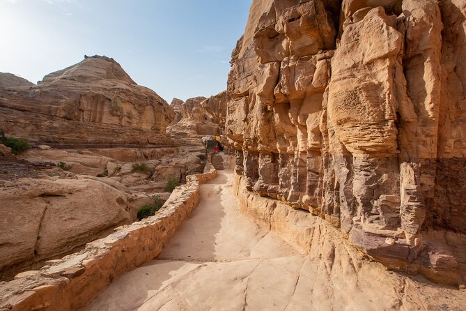 3-Day Group Tour to Petra, Wadi Rum and northern Jordan from Amman/Dead Sea - Transportation, group size, and comfort level