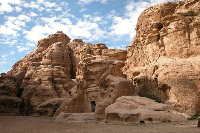 3-hour Private Guided Tour In Petra with hotel pick up. - Walking the Siq to the Treasury, the moment you remember later