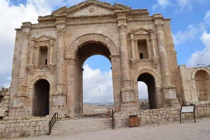 4-Day Tour from Amman: Amman, Nebo, Jerash, Petra, Wadi Rum and Dead sea - Entry fees, local guides, and Jordan Pass: how to avoid surprise costs