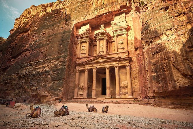 4 days Petra & Wadi Rum Tour from Aqaba Airport - Overnight Bedouin camp: dinner, breakfast, and star time