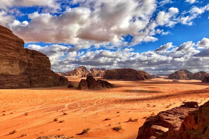 4 Days tour Petra & Wadi Rum Tour from Aqaba Airport - Day 1: Arrive at Aqaba Airport, get visa help, and settle into a real hotel