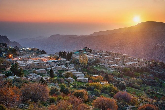 7 Day 6 Night Discover Jordan Tour - Day 1 in Amman: Airport Meet, Visa Help, and a Soft Start