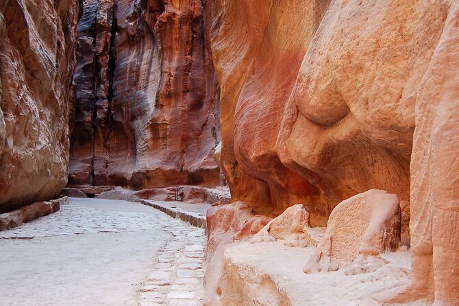 Aqaba Shore Excursion: Private Petra Sightseeing Tour with Lunch - Lunch at a local restaurant: a real reset, not an afterthought
