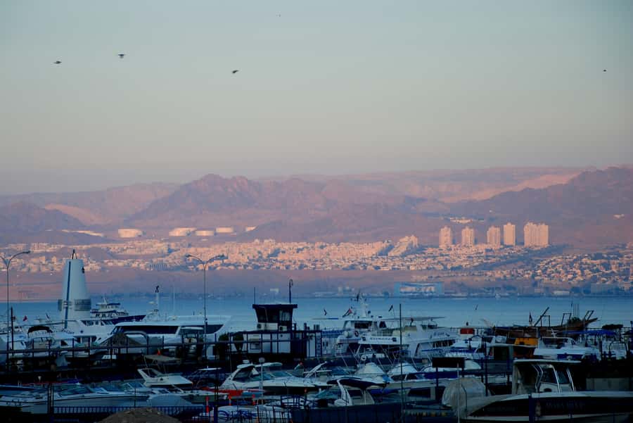 Discover Aqaba in Style: A 3-h City Tour by Car with meal - Entering Aqaba by car: why this tour format works