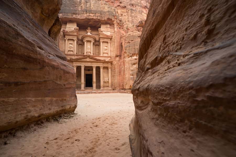 From Eilat: Petra Ancient City Tour and Buffet Lunch - The desert drive, Wadi Rum views, and the approach to Petra