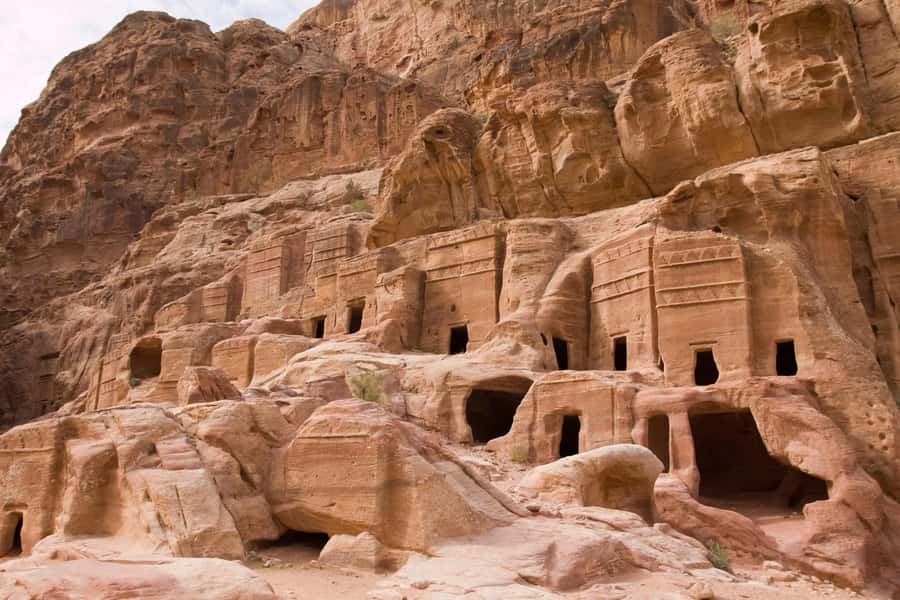 From Eilat: Petra Day Group Tour - Treasury, Tombs, Temples, Crypts, and the Roman Theater