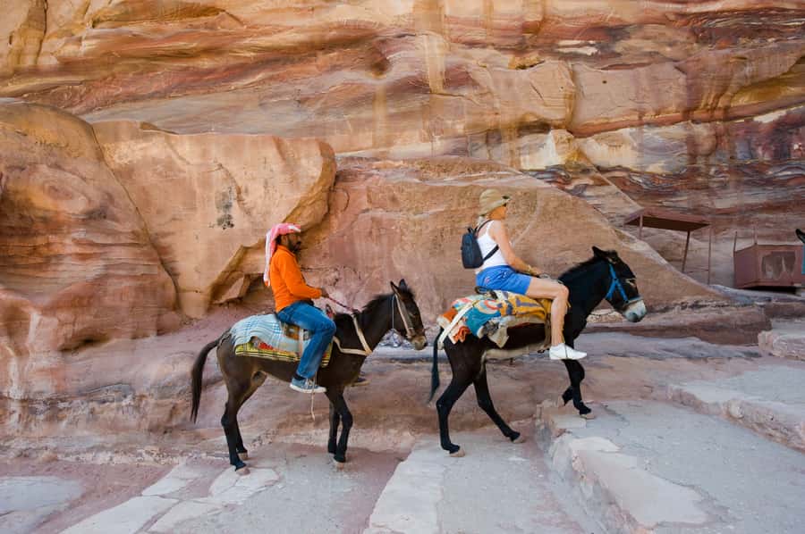 From Eilat: Petra Day Group Tour - The Viewpoint Shop Stop: Where You Get Scenery and Sales Pressure