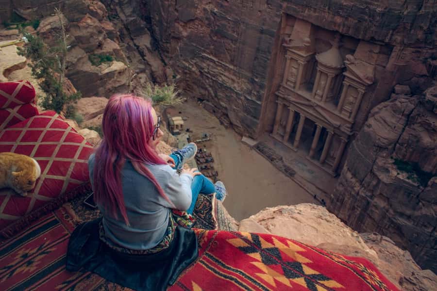 From Tel Aviv: Full-Day Trip to Petra with Roundtrip Flights - Entering Petra via the Siq and reaching Al-Khazneh