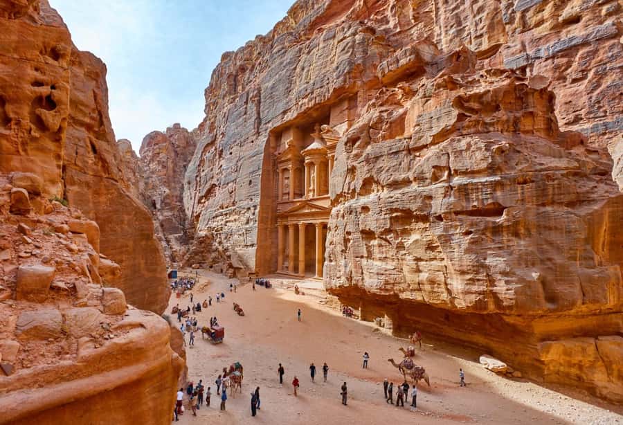 From Tel Aviv: Full-Day Trip to Petra with Roundtrip Flights - Lunch in Maan Governorate: buffet, fuel, and what to expect