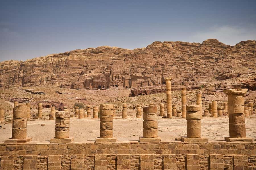 From Tel Aviv: Petra Guided Day Tour with Return Flights - Entering Petra: Foot vs Horseback (and What Each Option Changes)