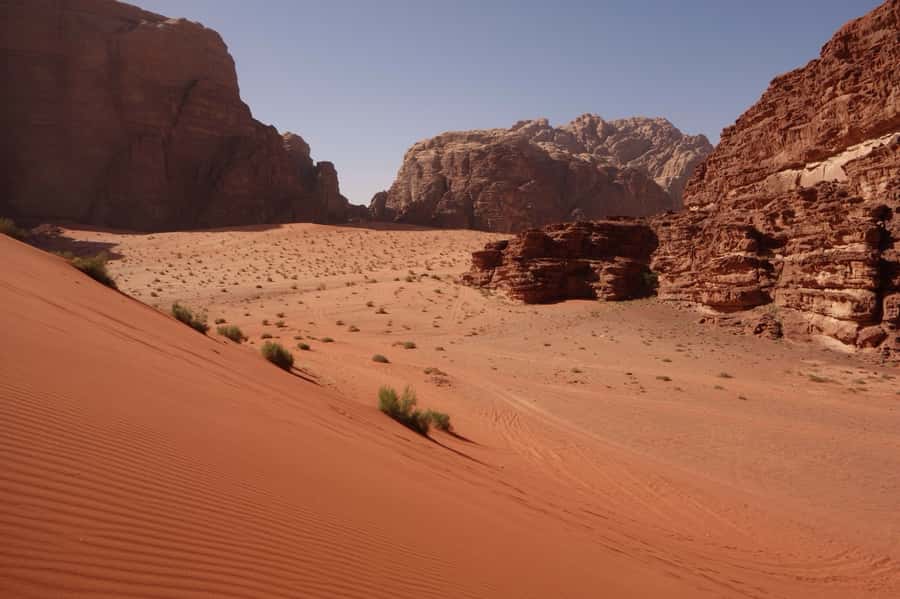 From Wadi Rum: 2-Hour Jeep Tour with Meals & Overnight Stay - The drive into the UNESCO desert: Lawrence’s Spring and the first views
