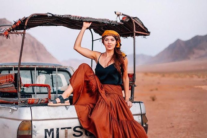 Full-Day Jeep Tour and Sleeping in cave Night Under the Stars - Khazali Canyon and petroglyphs: reading Wadi Rum’s carved walls