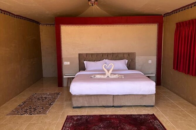 Full-Day Jeep Tour & Sleep in Luxury Tent with private Bathroom - Wadi Rum Protected Area viewpoints that mix easy and brave options