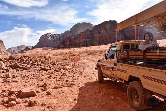 Full day jeep tour - Red-sand dunes at Al Ramal, with climb, run, and sand fun