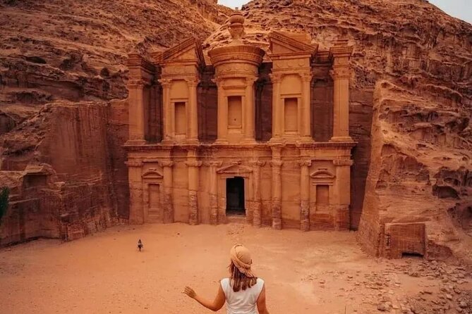 Full Day Petra Private Guided Tour - Entering the Siq to the Treasury, walk or ride the horse