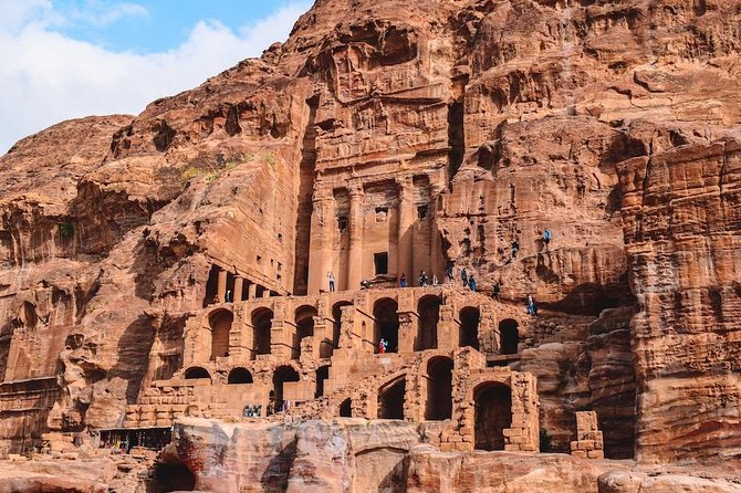 Full Day Tour To Petra From Amman - Arrival at Petra Visitors Center: setting up your Siq walk