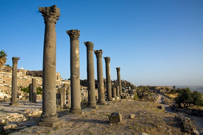 Full-Day Tour: Umm Qais, Jerash, and Ajloun from Amman - Stop 1: Umm Qais Museum and the Gadara view over Golan Heights