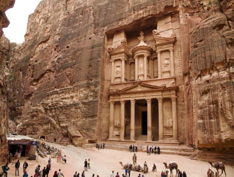 Full-Days Tours Petra from Amman - First approach to Petra: horse ride to the Siq, then straight to the Treasury