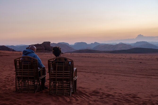 Half day Jeep Tour in Wadi Rum incl. water and Bedouin tea - How the small-group guide experience changes the tour