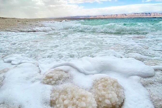 Half Day Tour to Dead Sea From Amman - The drive down: why being 400m below sea level is part of the magic