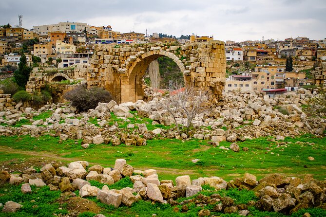 Jerash Half-Day Trip from Amman - Stop 1: The ride out to Jerash, where orientation actually starts