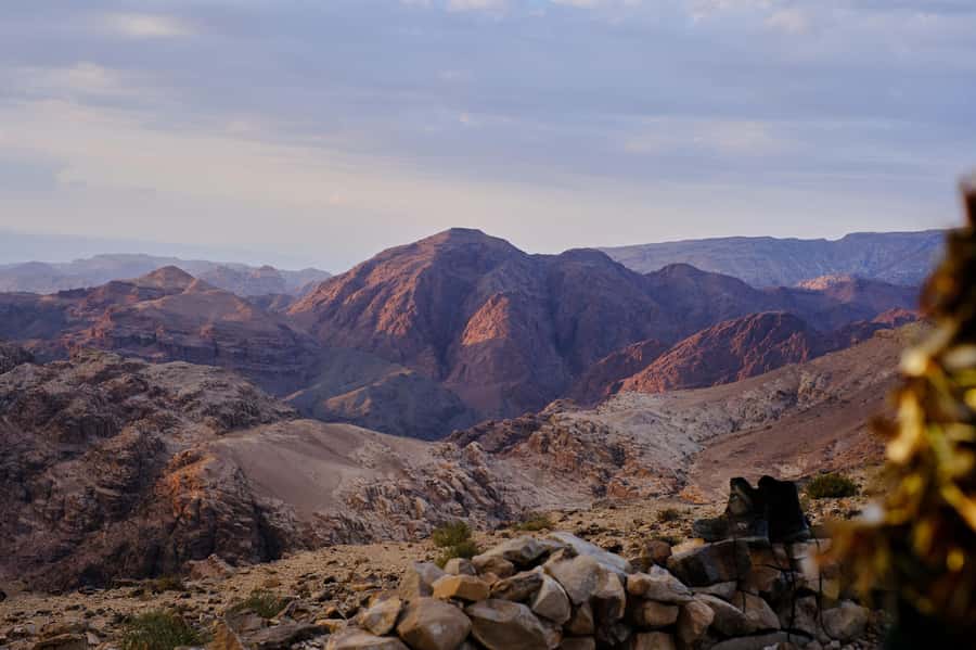 Jordan Trail: Dana to Petra 4-Day Trekking Tour - Following Essa and Ahmad, what guide quality changes