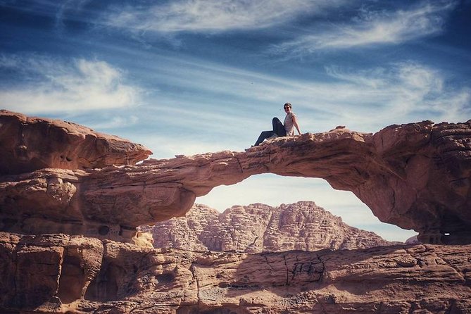 One Day Tour Wadi Rum - Petroglyphs and archaeological remains: how to make this stop land