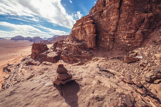 Petra and Wadi Rum Day Trip from Amman - Entering Petra via the Siq: Where the Site Pulls You In