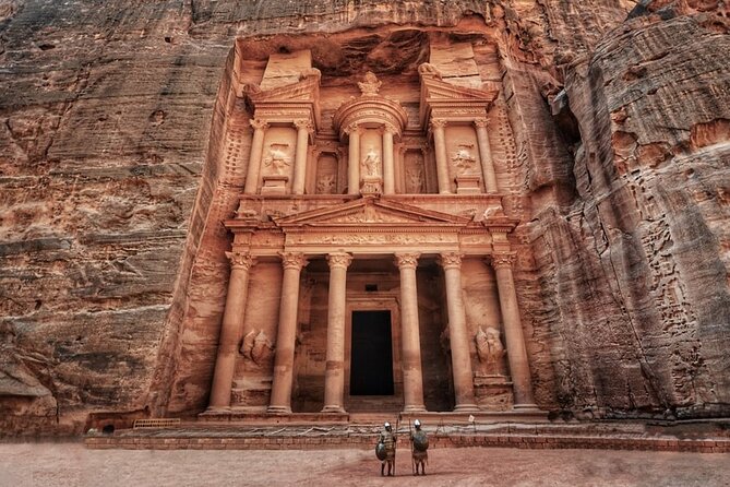 Petra day tour from Aqaba - Lunch Stop: Fuel for a Long Walk and Smart Budgeting