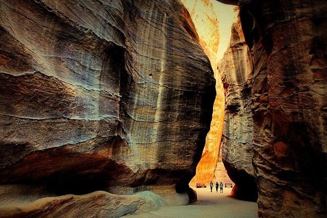 Petra day tour from Aqaba - Entering Petra With a Guide: Main Sights in About 3 Hours