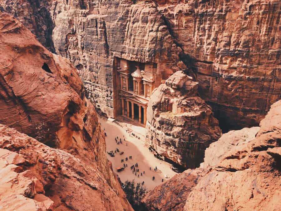 Petra & Wadi Rum: Full Day Private Tour with Hotel Pickup - The road to Petra, where your guide sets the tone