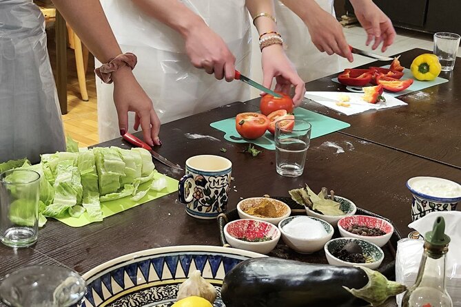 Private 2 Hour Cooking Class with the Locals in Amman - What you eat (and what you avoid): the included meal vs. alcohol