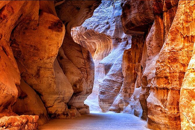 Private Departure Transfer: Petra Hotels to Amman Airport - What the ride feels like, based on what drivers actually did