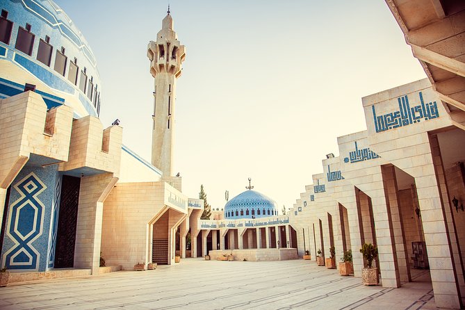Private Panoramic Amman Tour and Local Lunch or Dinner-Wine Taste - Jabal Al Lweibdeh and Rainbow Street: from art galleries to street energy