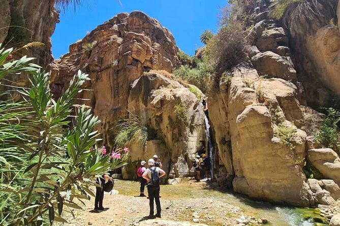 Wadi Hora and Wadi Bin Hammad Canyoning Adventure - Included value: equipment, snacks, bottled water, and a lunchbox