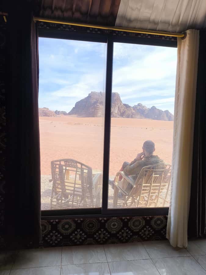 Wadi Rum: 1-Night Jeep Tour with Dinner and Breakfast - Pickup at Wadi Rum Rest House: How the Day Starts Smoothly