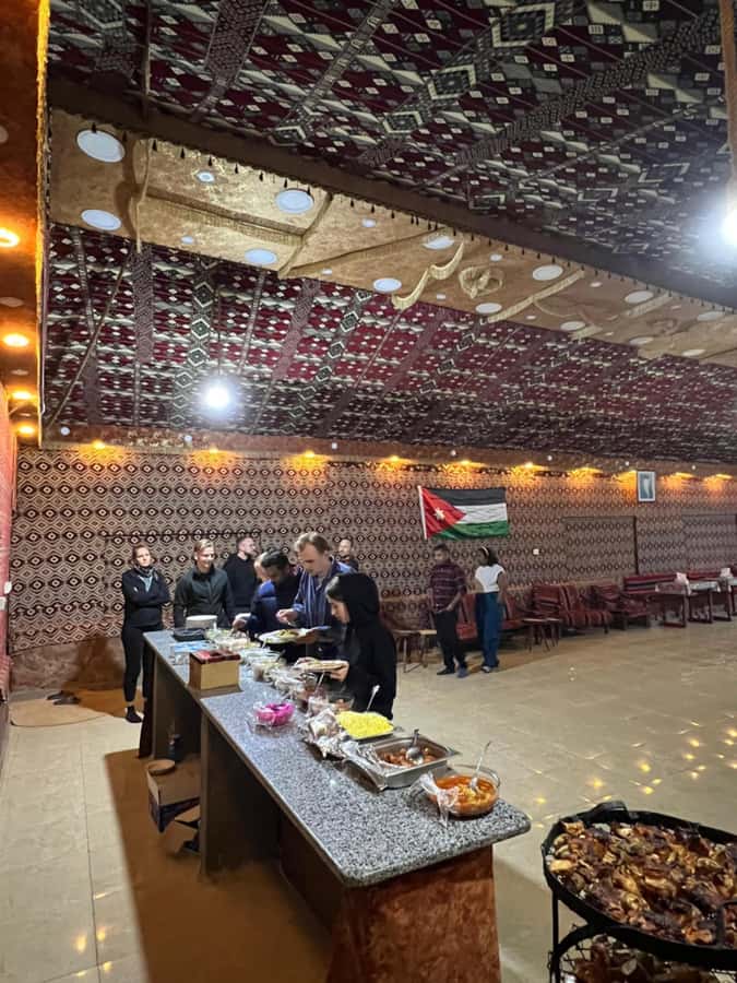Wadi Rum: 1-Night Jeep Tour with Dinner and Breakfast - Who This 1-Night Jeep Tour Is Perfect For