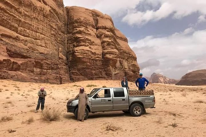 Wadi Rum: 4 Hour Highlights Tour - Khazali Canyon Petroglyphs Stop, What You’re Really Seeing