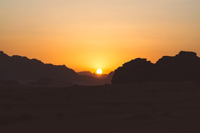 Wadi Rum Desert Sunset Tour - Sunset itself: tea, biscuits, and why the pause is the point