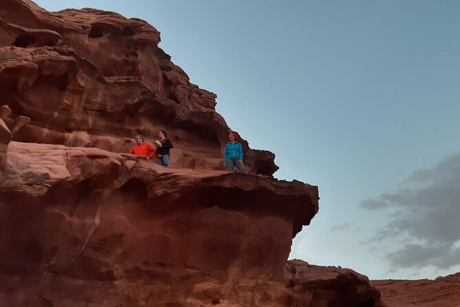 wadirum bedouintrips 4 hours - Lawrence House and the surprise look of Mushroom Rock